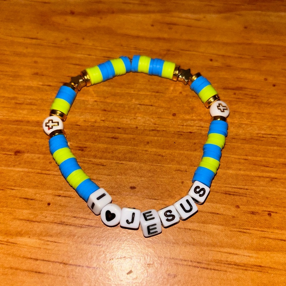 I ♥️ Jesus Heishi Bracelet - Picture 4 of 11